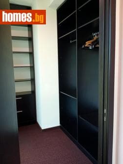 Тристаен, 221m²