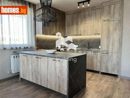 Тристаен, 150m²