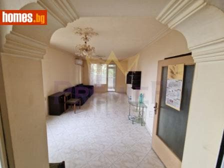 Тристаен, 98m²