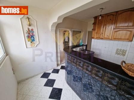 Тристаен, 98m²