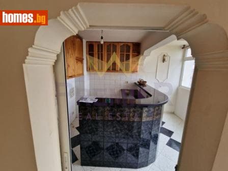 Тристаен, 98m²