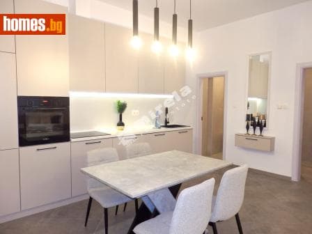 Тристаен, 90m²
