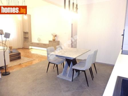 Тристаен, 90m²