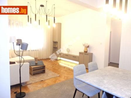 Тристаен, 90m²