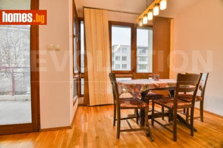 Тристаен, 101m²