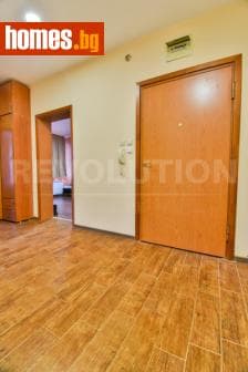 Тристаен, 101m²