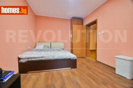 Тристаен, 101m²