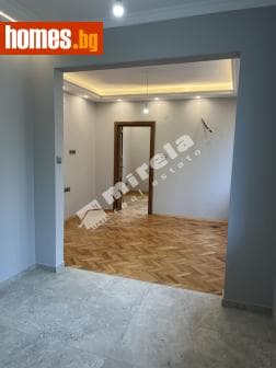 Тристаен, 90m²