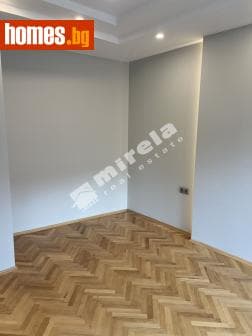 Тристаен, 90m²