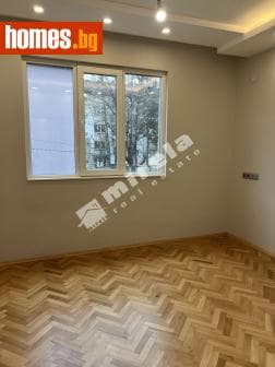 Тристаен, 90m²