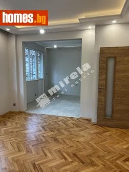 Тристаен, 90m²