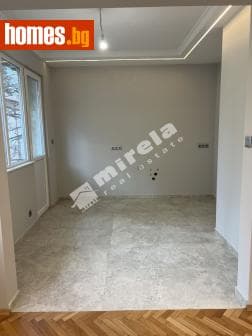 Тристаен, 90m²