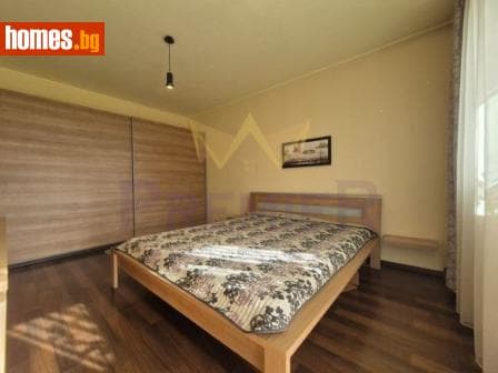 Тристаен, 72m²