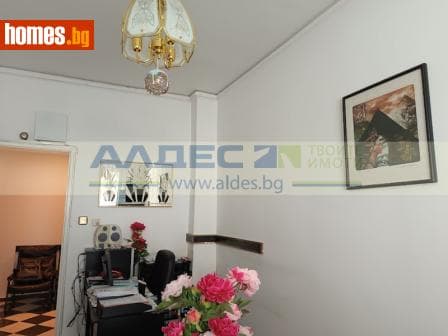 Тристаен, 75m²