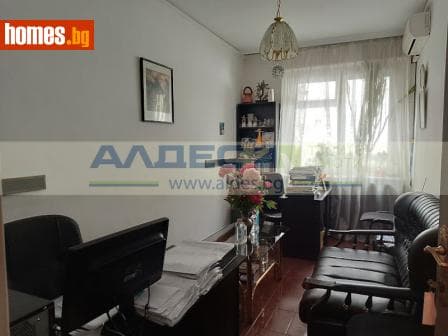 Тристаен, 75m²