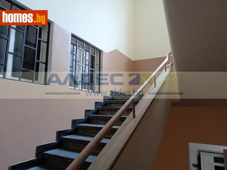 Тристаен, 75m²