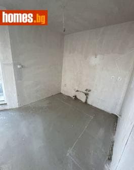 Тристаен, 92m²