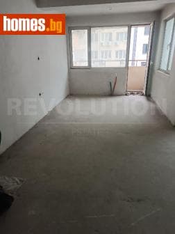 Тристаен, 130m²