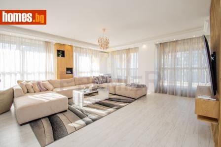 Тристаен, 216m²