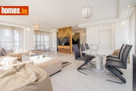 Тристаен, 216m²
