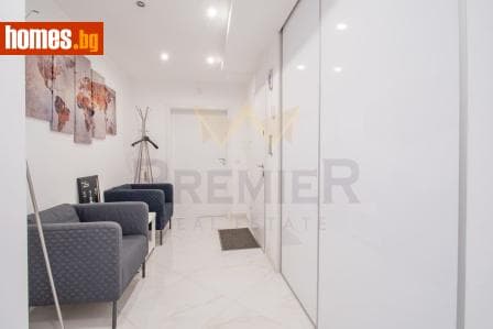 Тристаен, 216m²