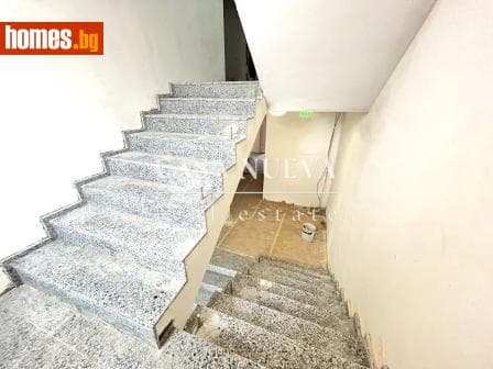 Тристаен, 136m²