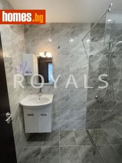 Тристаен, 81m²