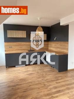 Тристаен, 150m²