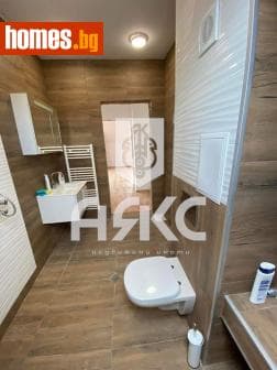 Тристаен, 150m²