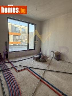 Тристаен, 73m²