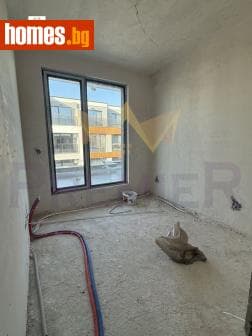 Тристаен, 73m²