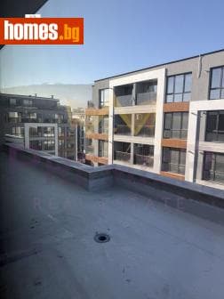 Тристаен, 73m²