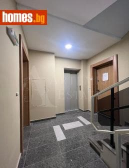 Тристаен, 142m²
