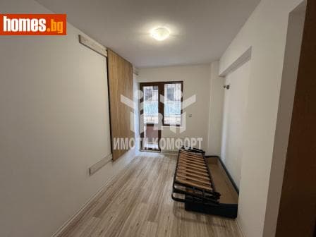 Тристаен, 70m²
