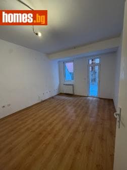 Тристаен, 153m²