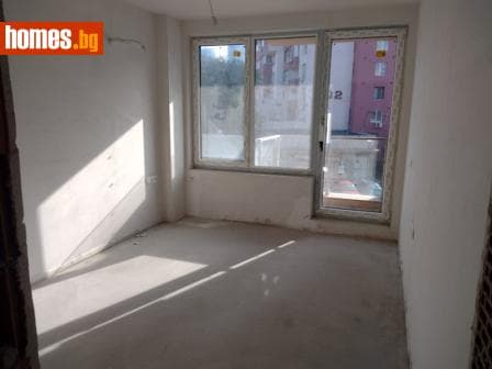 Тристаен, 106m²