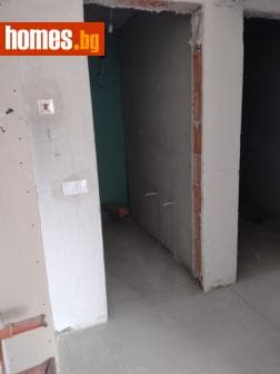 Тристаен, 106m²