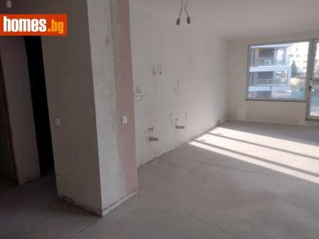 Тристаен, 106m²