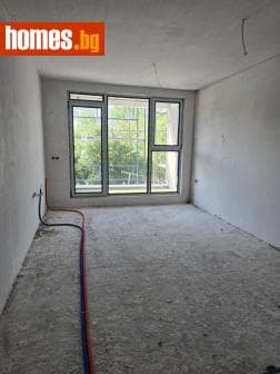 Тристаен, 96m²