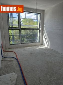 Тристаен, 99m²