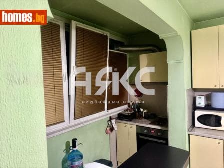Тристаен, 80m²