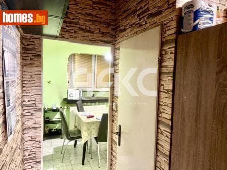 Тристаен, 80m²