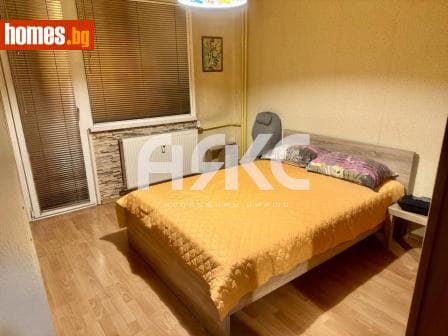 Тристаен, 80m²