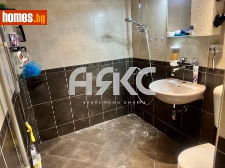 Тристаен, 80m²