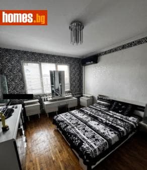 Тристаен, 92m²