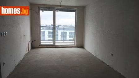 Тристаен, 102m²