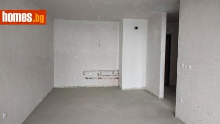 Тристаен, 102m²