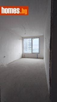 Тристаен, 102m²