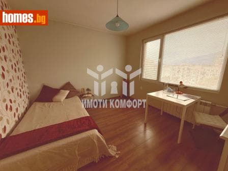 Тристаен, 90m²
