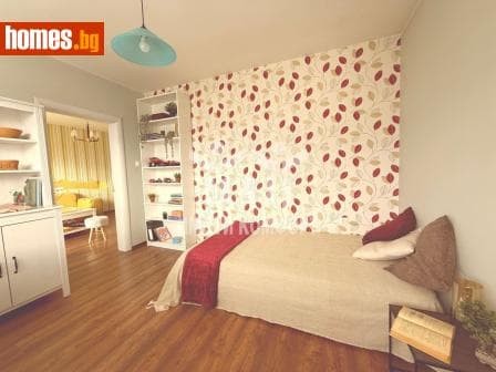 Тристаен, 90m²